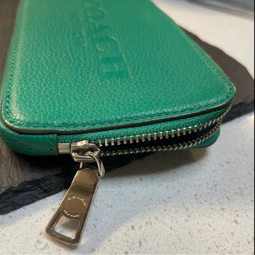 RARE Coach Green Pebbled Leather Zip Wristlet Wallet • Ball Chain Strap - Picture 2 of 9